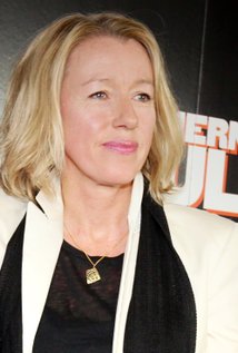 Elaine Constantine